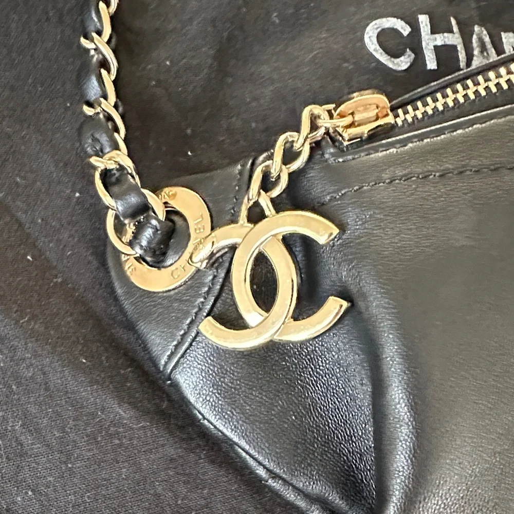 Chanel Black Quilted Waist Bag - Picture 2 of 11
